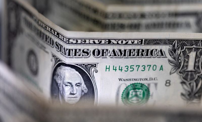 الدولار يرتفع وسط تفاؤل إزاء محادثات سقف الدين الأميركي