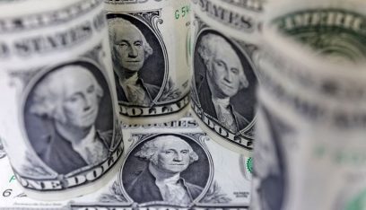 الدولار يحافظ على مكاسبه وسط رهانات على توقف رفع الفائدة