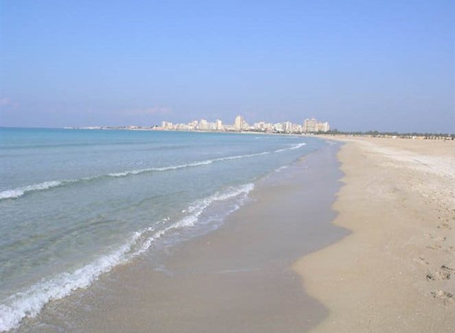 غارات معادية كثيفة في هذه الأثناء على مدينة صور