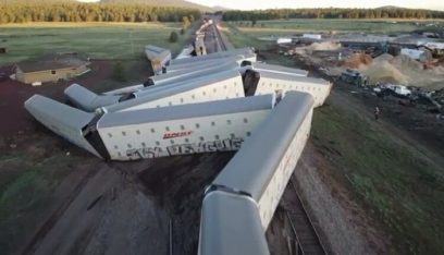 بالفيديو: قطار يخرج عن مساره في ولاية أريزونا