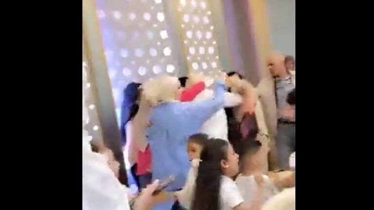 فيديو صادم.. تضارب بين أمهات في إحدى مدارس طرابلس!