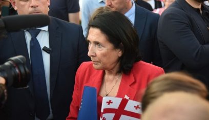 رئيسة جورجيا تدعو لتشديد نظام التأشيرات للروس