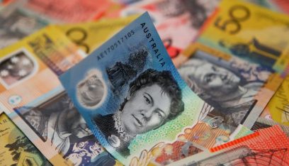 الدولار الأسترالي يقفز بعد رفع الفائدة والأميركي يتراجع