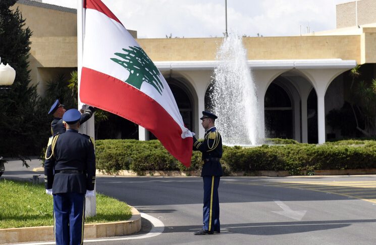 لبنان يقف عند منعطف خطير