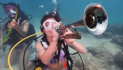بالفيديو: حفل موسيقي تحت الماء.. والسبب؟!