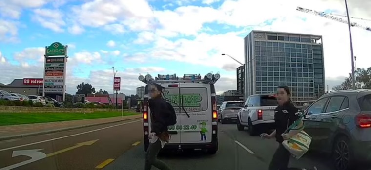 بالفيديو: مراهقة تنجو من الموت بأعجوبة بعدما دهستها حافلة!