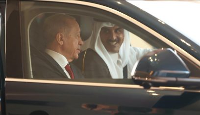 بالفيديو: أردوغان يهدي أمير قطر سيارة “توغ” التركية