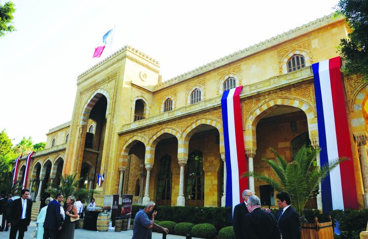 عن علاقة المقاومة مع فرنسا…