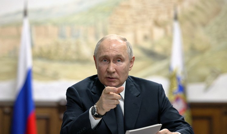 بوتين يدلي بصوته في الانتخابات الرئاسية