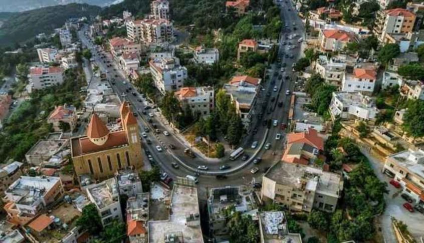 تصادم بين مركبتين على طريق عام عاريا صعودا الاضرار مادية حركة المرور ناشطة ودراج من مفرزة سير بعبدا يعمل على المعالجة
