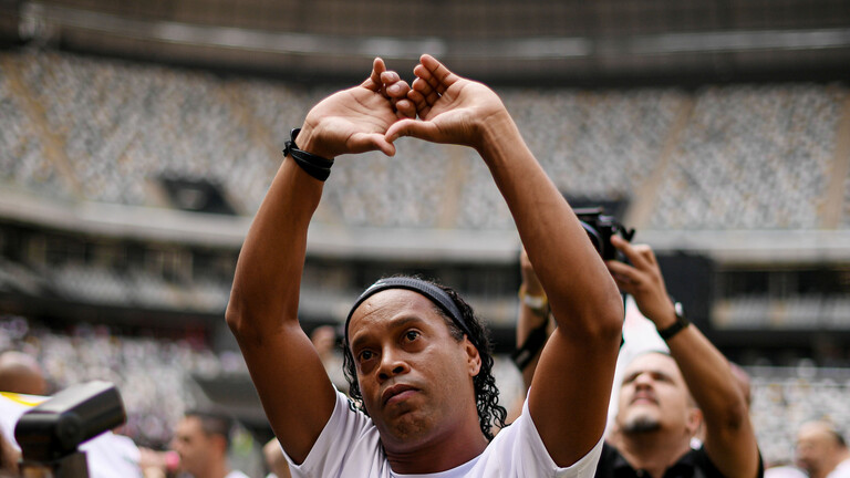 البرلمان البرازيلي يأمر الشرطة بضبط وإحضار رونالدينيو!