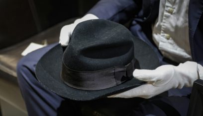 قبعة مايكل جاكسون في مزاد باريسي
