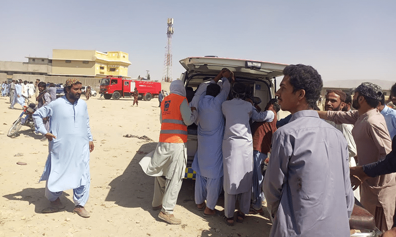 عشرات القتلى والجرحى خلال احتفال ديني في باكستان
