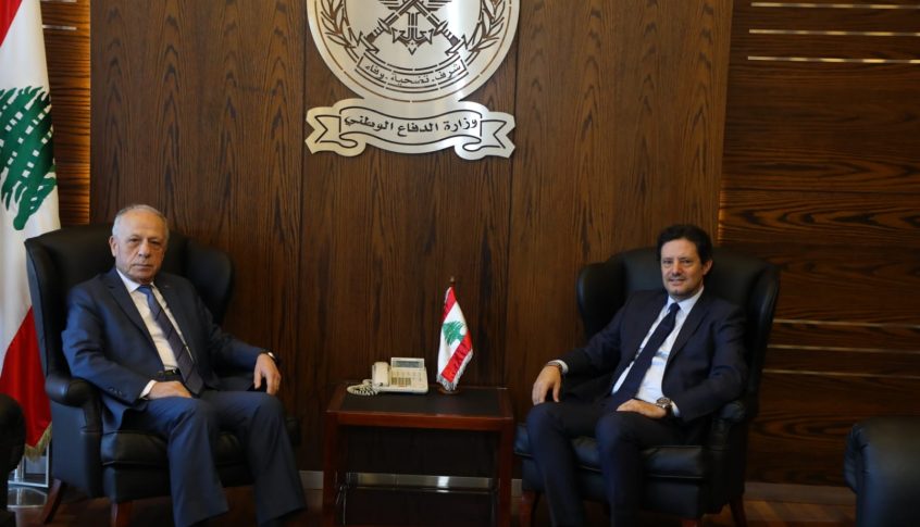 وزير الدفاع عرض الأوضاع مع وزير الإعلام