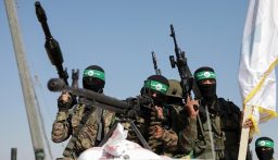 كتائب القسام تستهدف دبابة إسرائيلية من نوع “ميركافا” بقذيفة “تاندوم” جنوبي حي الزيتون بمدينة غزة
