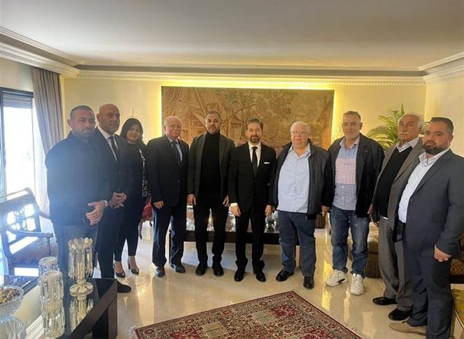 بالصور- وفد من التيار في طرابلس يضع اكليلا على ضريح عبد الحميد كرامي بمناسبة الاستقلال ويزور فيصل كرامي‎