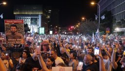 “الجزيرة”: معتصمون من أهالي الأسرى يغلقون الشارع قبالة المقر الرسمي لرئيس الوزراء الإسرائيلي في القدس