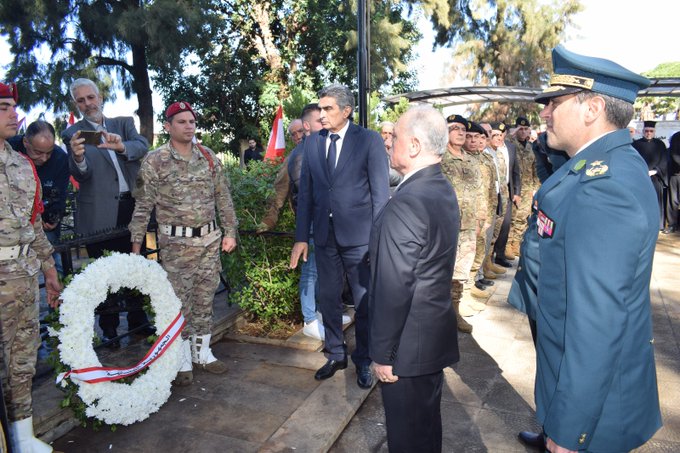 وزير الدفاع وضع إكليلاً من الزهر على ضريح الأمير مجيد أرسلان في الشويفات