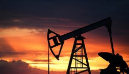 مخاوف نقص الإمدادات تدعم مكاسب أسعار النفط