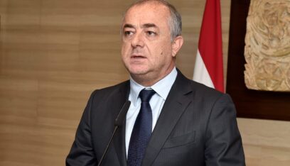 بو صعب وعدد من النواب عادوا إلى القاعة من دون التوصل إلى اتفاق بعدما خرجوا لمناقشة البند المتعلق بالبلديات