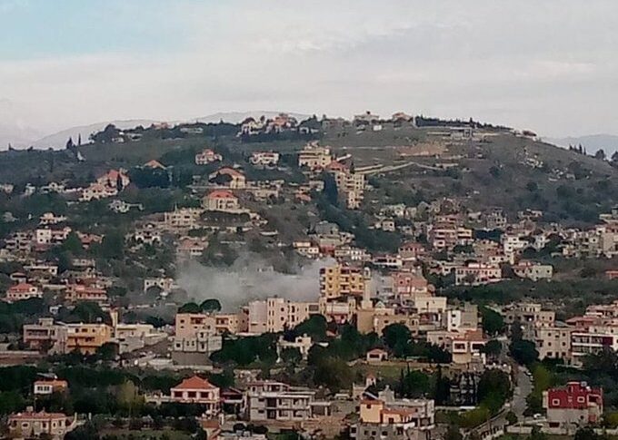 مدفعيّة الاحتلال الإسرائيليّ تستهدف بلدة العديسة بعدد من القذائف بالتّزامن مع قصف طال أطراف بلدة الخيام جنوب لبنان