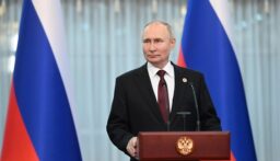 بوتين: الاقتصاد الروسي يعزز تطوره إيجابياً رغم التحديات التي يواجهها