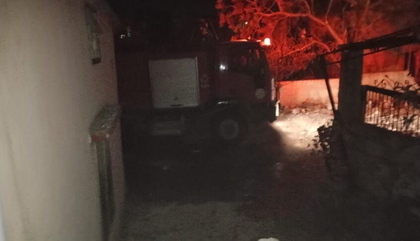 الدفاع المدني ما زال يعمل على محاصرة الحرائق  الواسعة التي اشتعلت بالاشجار في حرج يارون نتيجة الاعتداءات الاسرائيلية