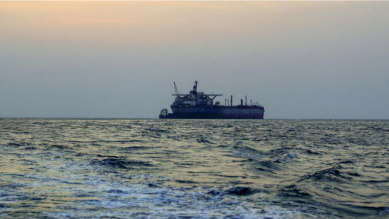 “أمبري” للأمن البحري: صاروخ يصيب سفينة شحن ترفع علم مالطا جنوب البحر الأحمر