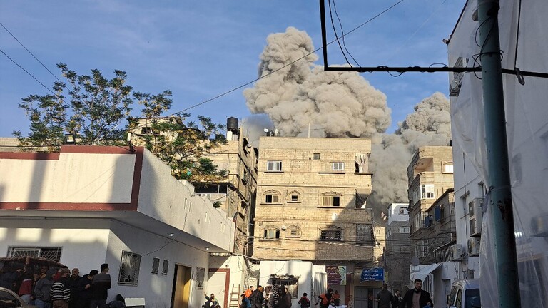 “الجزيرة”: اشتباكات عنيفة وقصف إسرائيلي وسط مدينة خان يونس جنوبي قطاع غزة