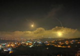 قذائف مضيئة فوق تلة لوبيا طريق القليعة فجراً