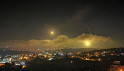 قنابل ضوئية ليلا فوق قرى القطاعين الغربي والاوسط