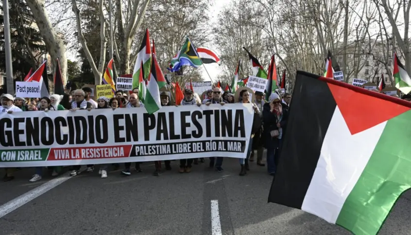 20 ألف متظاهر في مدريد يطالبون بوقف “الإبادة الجماعية” في غزة