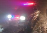 إنقاذ مواطنين احتجزوا داخل سياراتهم جراء تراكم الثلوج في العاقورة (فيديو)