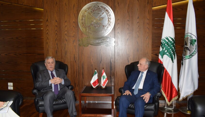 وزير الدفاع التقى وزير الخارجية الإيطالية: لبنان يلتزم بالقرارات الدولية ويتطلع الى حل عادل وشامل في المنطقة