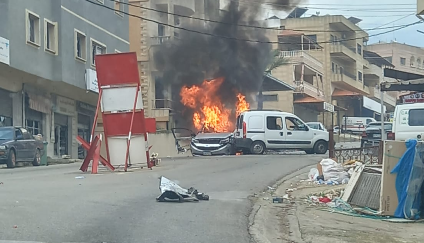 رويترز: استهشاد عنصرين من حزب الله بمسيرة اسرائيلية على سيارة في كفرا