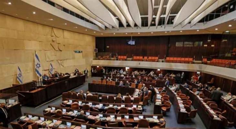 “يديعوت أحرونوت” عن مقربين من نتنياهو: رئيس الحكومة يعتقد أن الكنيست لن يحل