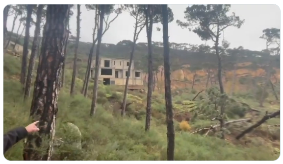 بالفيديو- كارثة طبيعية كبيرة ومبان مهددة بالسقوط في بلدة قرنايل- المتن الأعلى