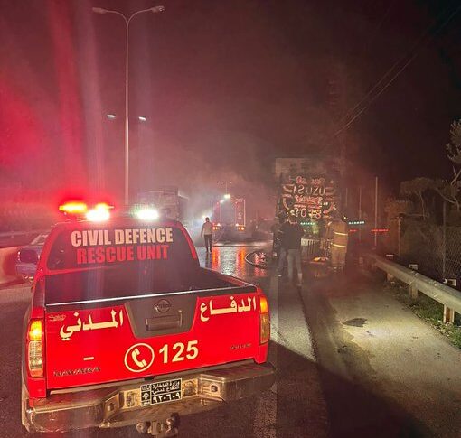 حريق داخل آلية لنقل البضائع في شكّا
