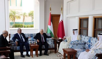 عباس: ننسق مع قطر لتحقيق وقف فوري لإطلاق النار في غزة