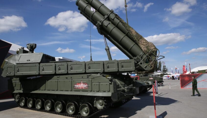 الدفاع الروسية: أسقطنا 19 مسيّرة أطلقتها كييف باتجاه روسيا
