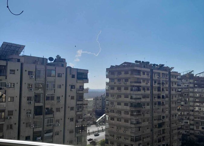 الدفاعات الجوية السورية تتصدى لأهداف معادية في محيط دمشق (سانا)