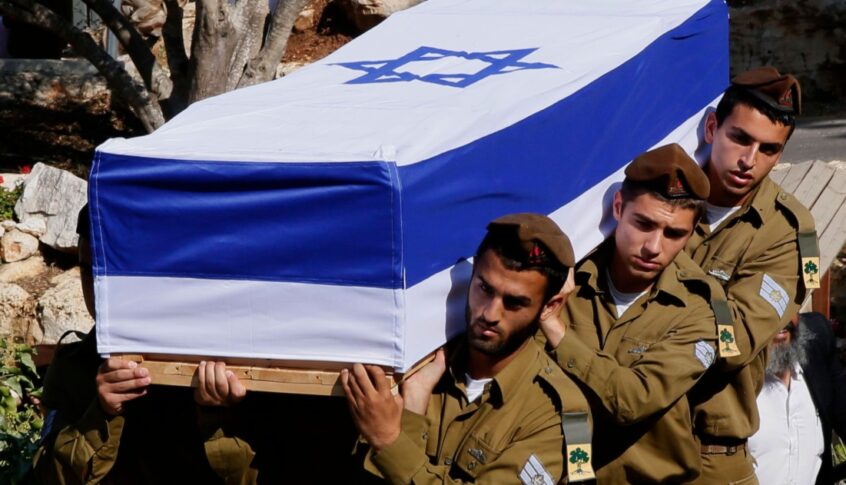 “إسرائيل اليوم”: سقط 711 قتيلاً إسرائيلياً خلال الحرب منهم 637 قتيلاً من الجيش الإسرائيلي و68 قتيلاً من الشرطة و6 قتلى من جهاز “الشاباك”