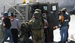العدو يواصل الاعتقالات في الضفة والقدس.. 7210 فلسطينيين اعتقلوا منذ 7 تشرين الاول