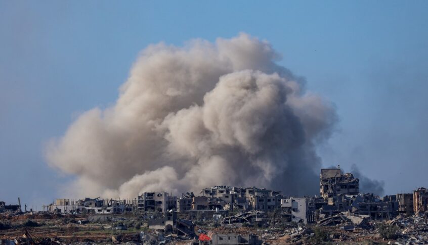 في اليوم الـ121 للعدوان: شهيدان بقصف إسرائيلي على دير البلح وسط قطاع غزة