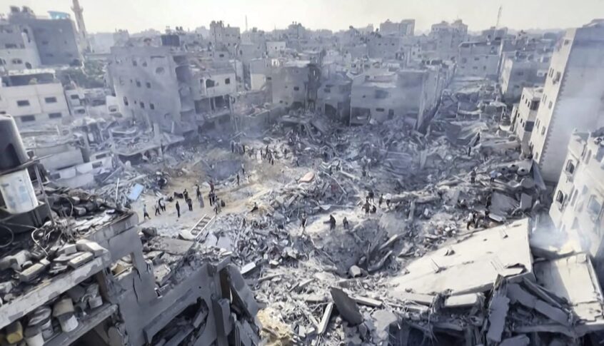 في اليوم الـ 131 من العدوان: شهداء وجرحى بغارات وقصف مدفعي على غزة