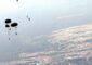 الجيش المصري ينشر مشاهد لإسقاط طائراته مساعدات في غزة