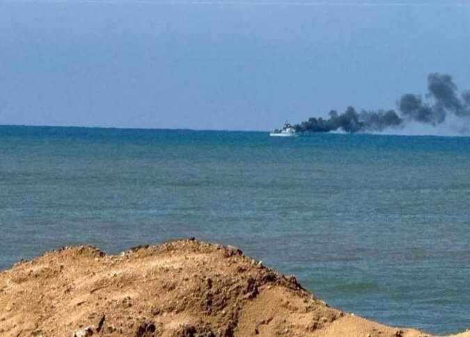 إعلام العدو: اشتعال نيران بسفينة تابعة للبحرية الإسرائيلية قبالة نهاريا