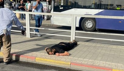 إصابة اسرائيلي بعملية طعن في بئر السبع.. و”تحييد” المنفذ