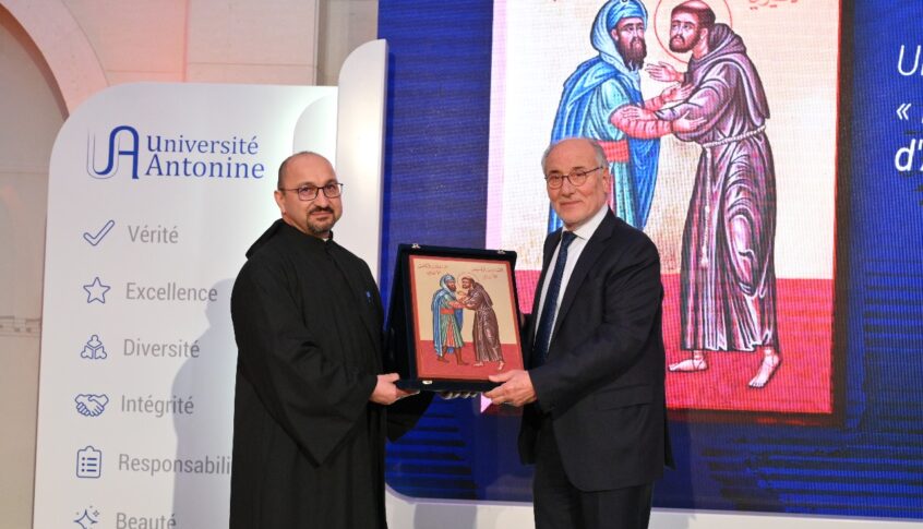 الجامعة الأنطونية تحتفل بتجديد شهادة الاعتماد المؤسَّسيّ من الوكالة السويسريّة لاعتماد وضمان الجَودة