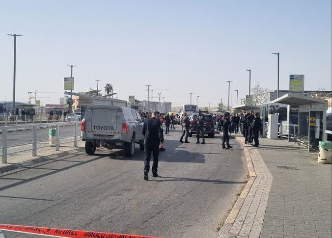 إصابة ضابط إسرائيلي بعملية طعن في بئر السبع